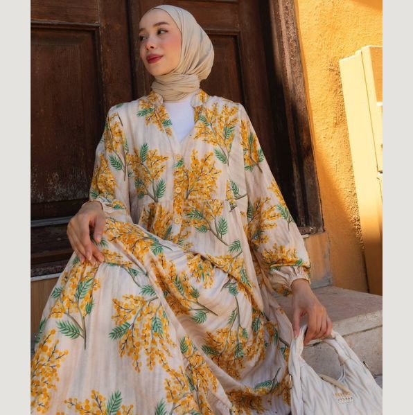 فستان مورد بألوان صيفية فستان مورد بألوان صيفية