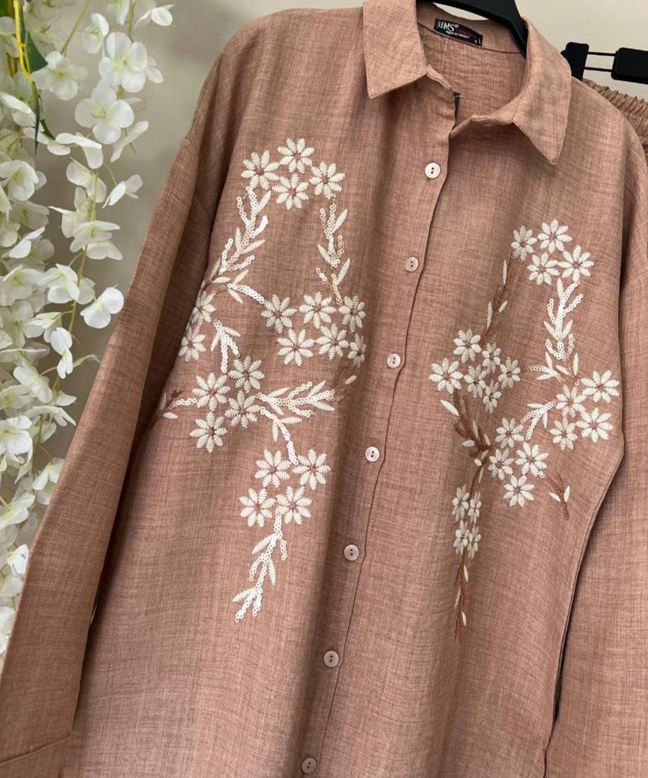 طقم قطعتين قميص وبنطلون اللون البيج طقم قطعتين قميص وبنطلون اللون البيج