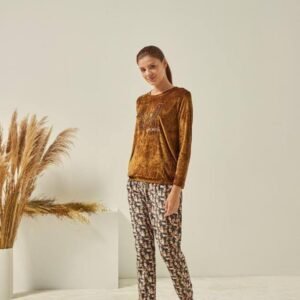 طقم homewear خريفي شتوي مخمل