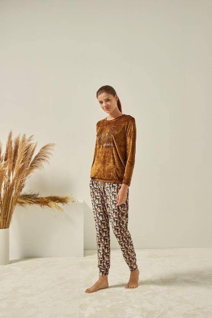 طقم homewear خريفي شتوي مخمل طقم homewear خريفي شتوي مخمل