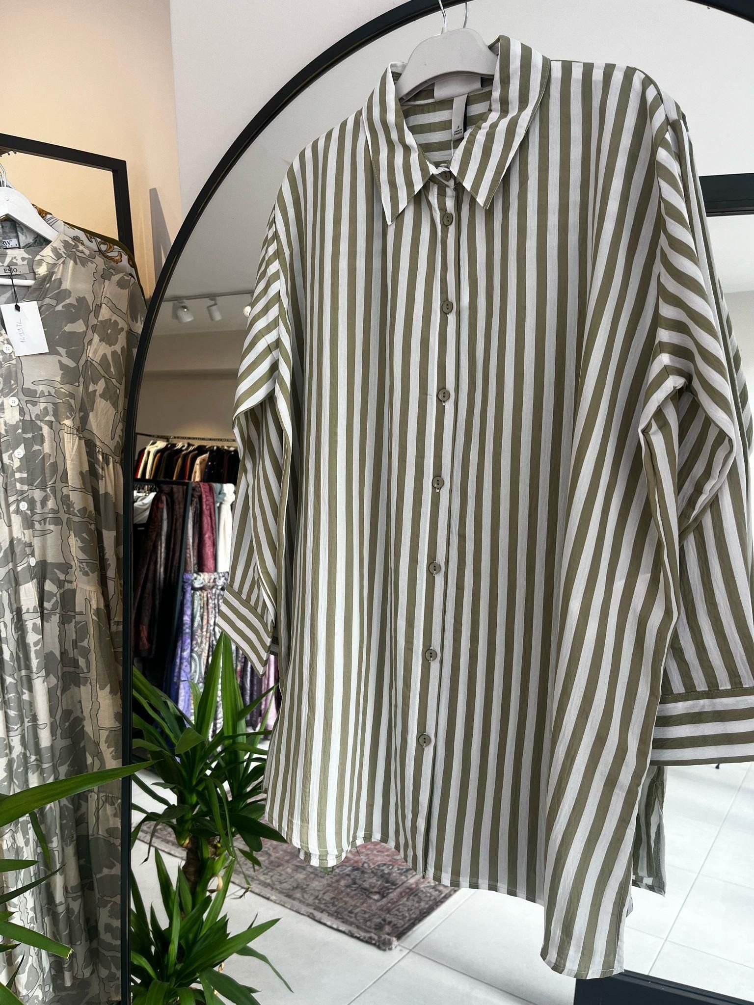 قميص دابل شيفون مقلم لون زيتي قميص دابل شيفون مقلم لون زيتي