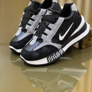 بوت للصبايا لون أسود