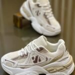 بوت للصبايا لون عسلي