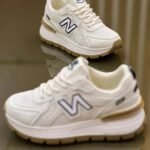 بوت للصبايا لون عسلي