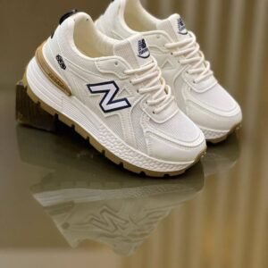 بوت للصبايا لون عسلي