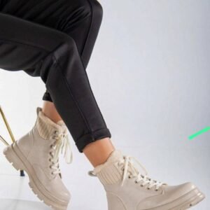 بوت عالي بيج مبطن فرو للصبايا باللون البيج